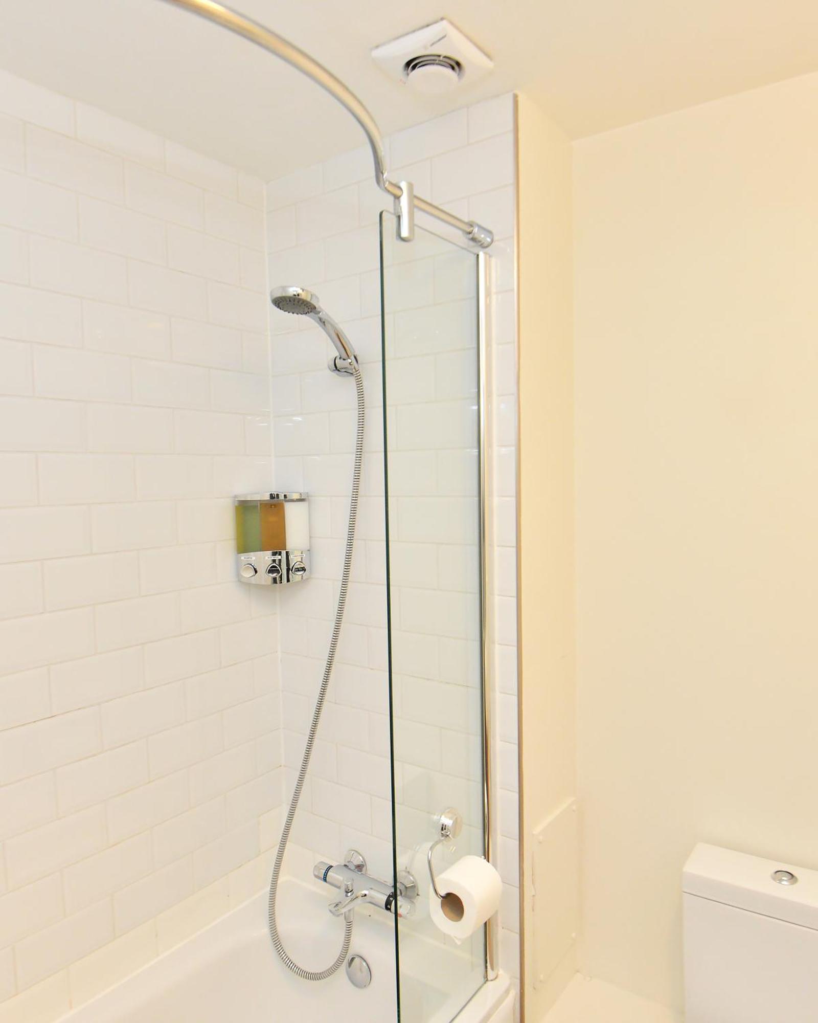 Stylish 2Br Flat - 2 Free Parking Spaces - Near Lgw Airport Crawley  Extérieur photo