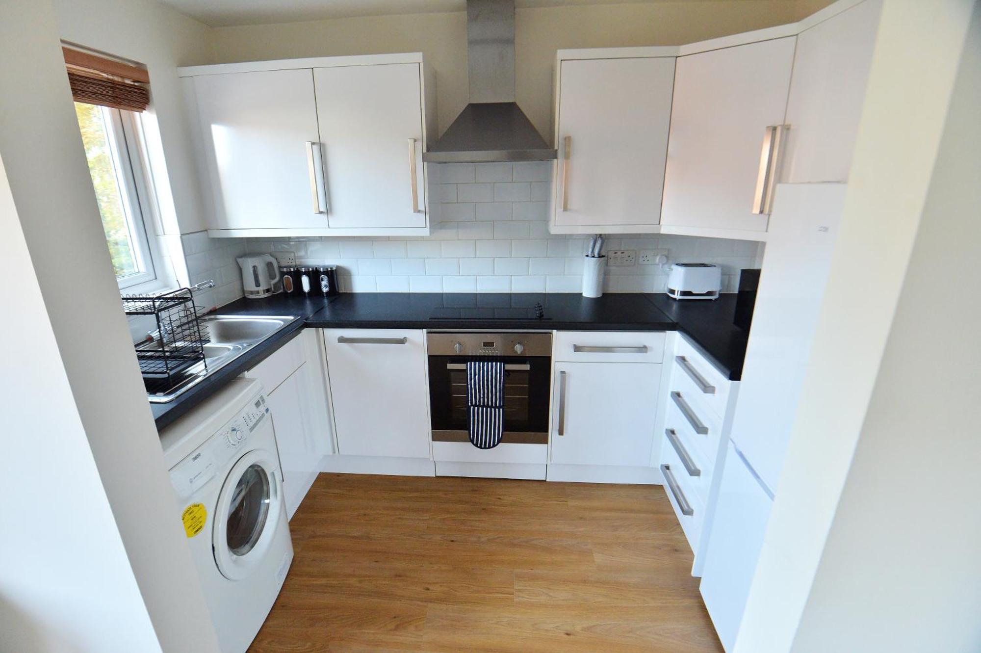 Stylish 2Br Flat - 2 Free Parking Spaces - Near Lgw Airport Crawley  Extérieur photo