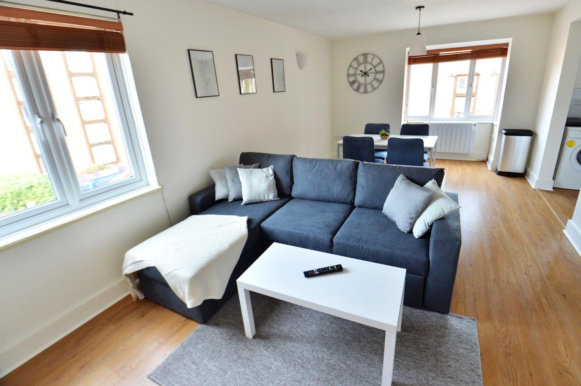Stylish 2Br Flat - 2 Free Parking Spaces - Near Lgw Airport Crawley  Extérieur photo